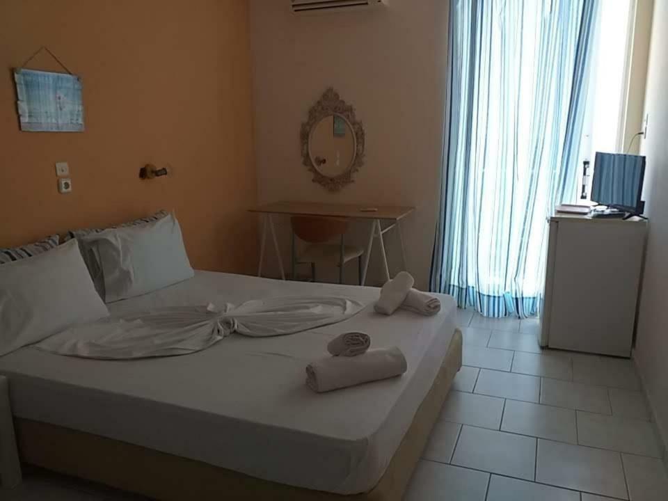 Kavos Bay Seafront Hotel Agia Marina  Exterior photo
